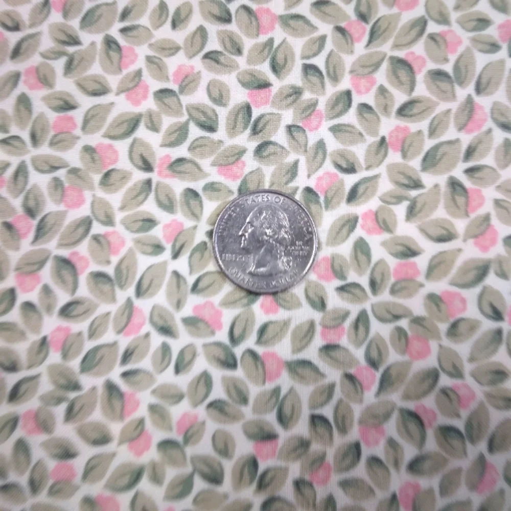 FABRIC VIP Forever Roses, Delicare Pink Rosebuds & Lt Sage Green Leaves On Cream